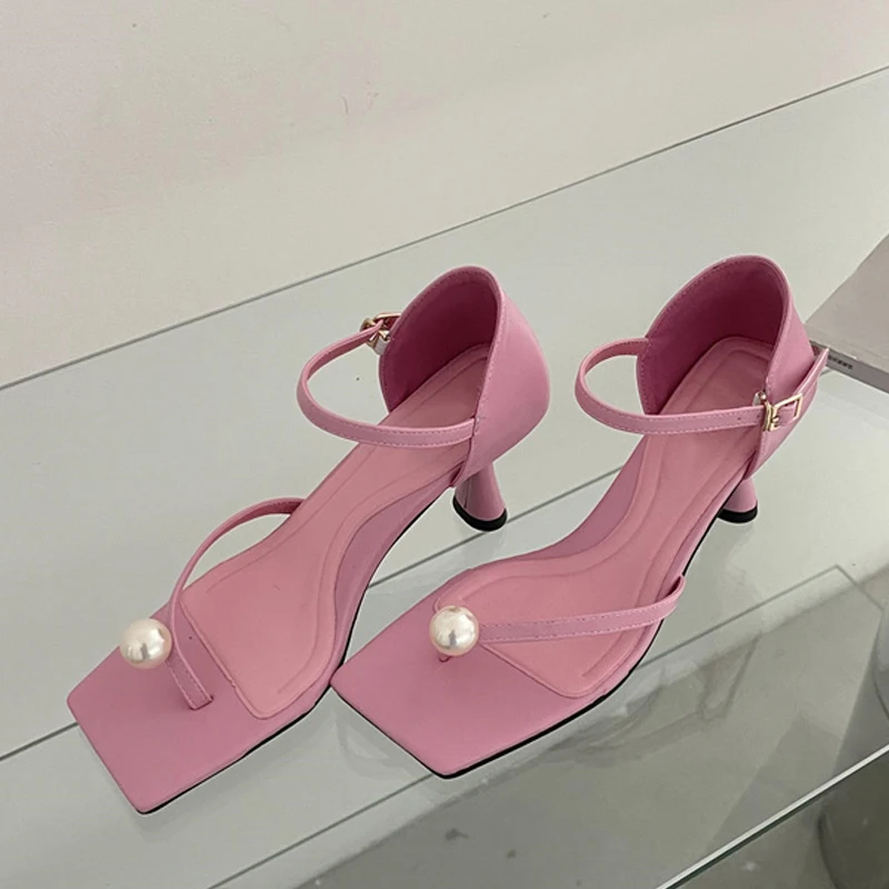 

Сандалии женские с жемчужным ремешком, босоножки гладиаторы на высоком каблуке, открытый носок, ремешок с пряжкой, летняя обувь