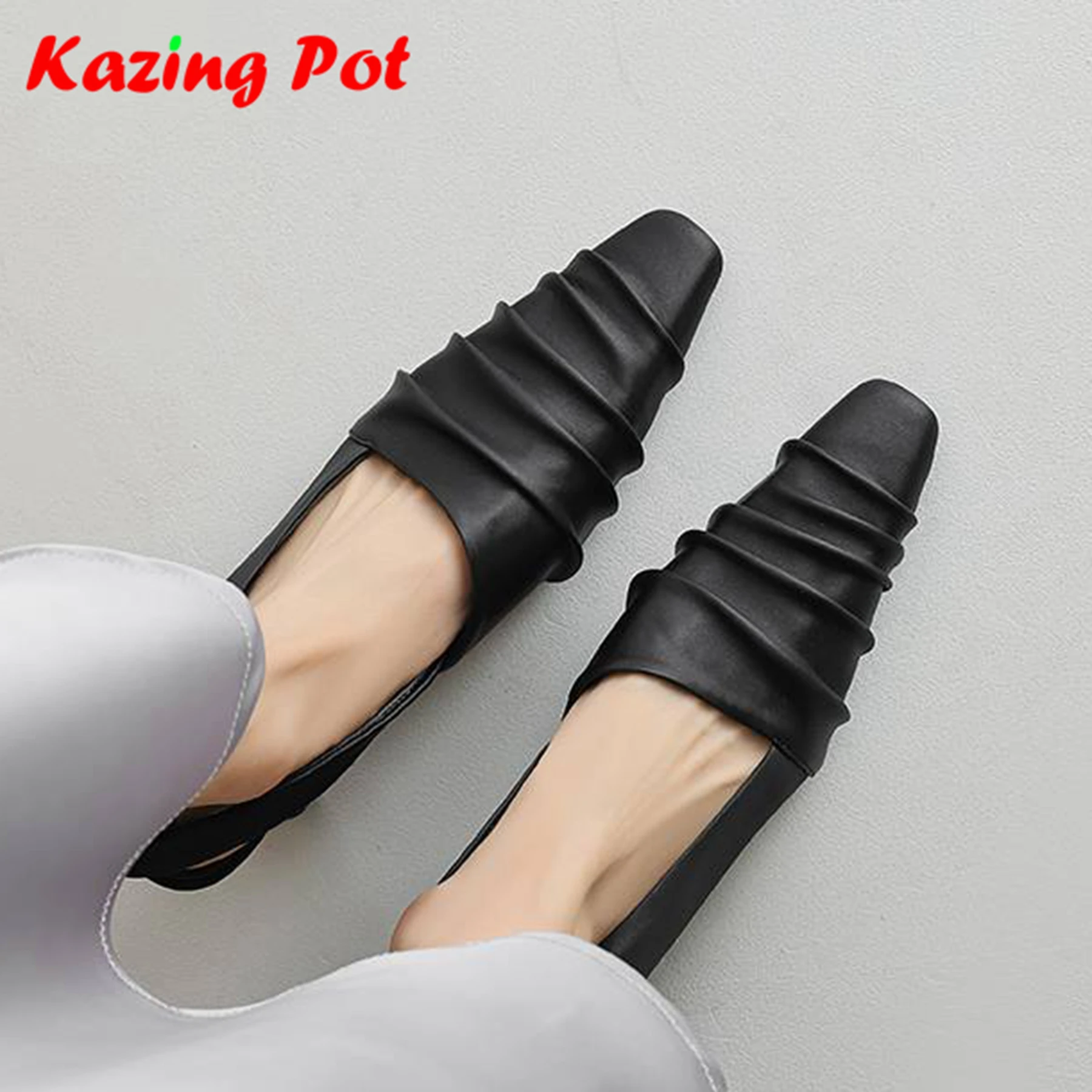 Женские туфли-лодочки из коровьей кожи с ремешком на пятке