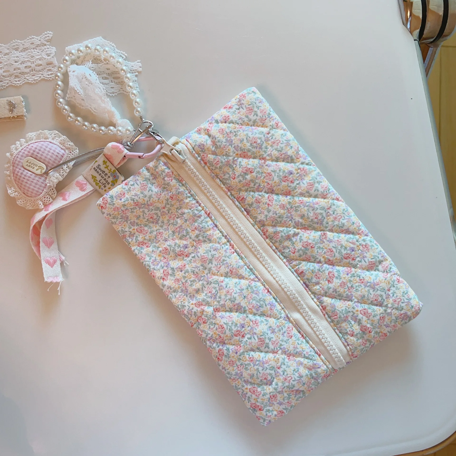 

Розовая стеганая сумка для телефона из полиэстера