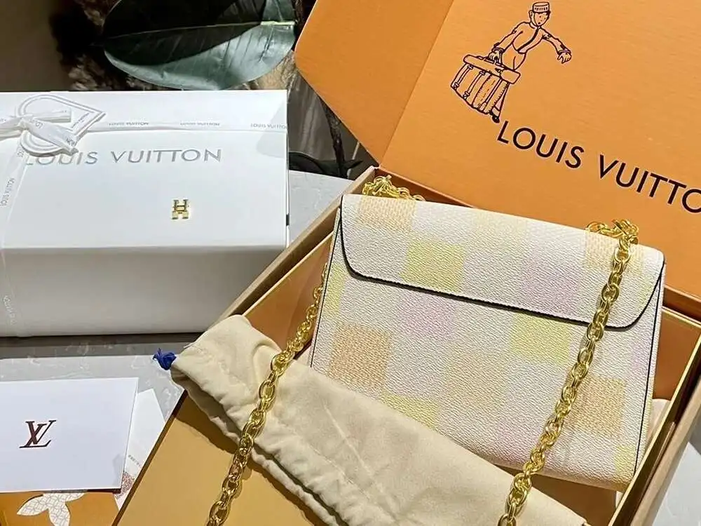 Louis V - Uitton Квадратный Лезвие Цепь 23 10 X 16 См |