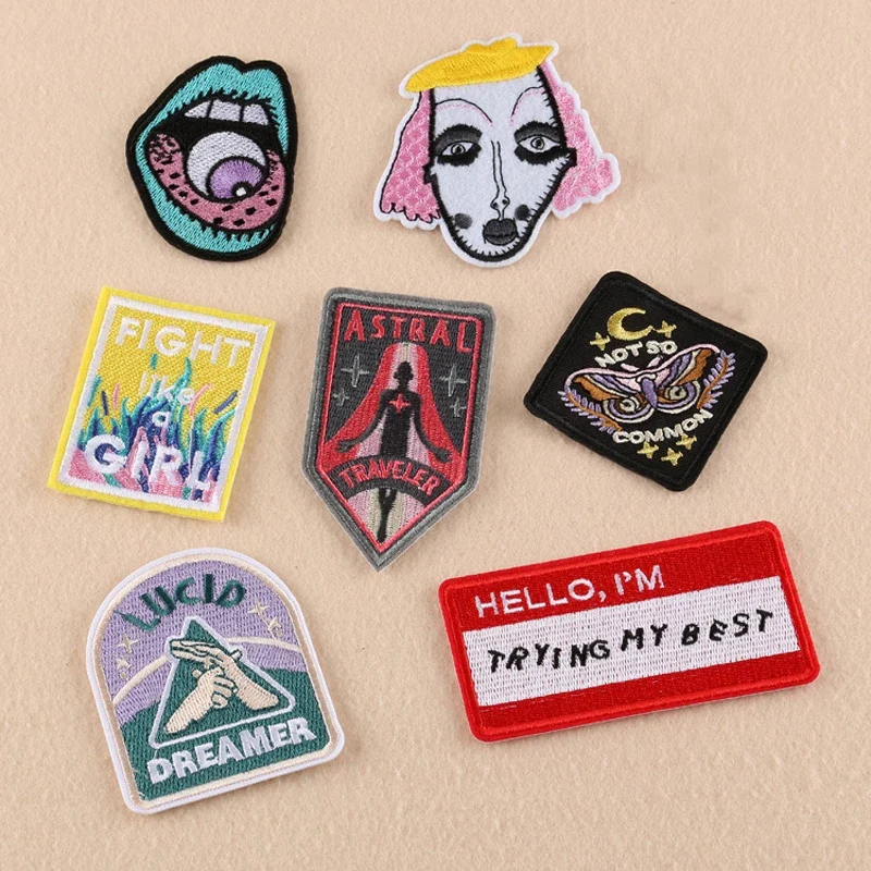 Я примеряю свои лучшие нашивки с вышивкой из мультфильмов легкость для куртки