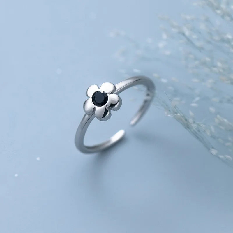 

New Minimalist Silver Plated Daisy Rose Flower Rings For Women Vintage Black Zircon Open Ring Adjustable Finger Jewelry Gifts
