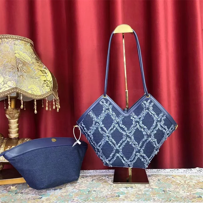 Heart-shaped Denim Cloth Bag Women's Bag 2023 New Light Luxury Children's Bag Single Shoulder Messenger Bag Sac