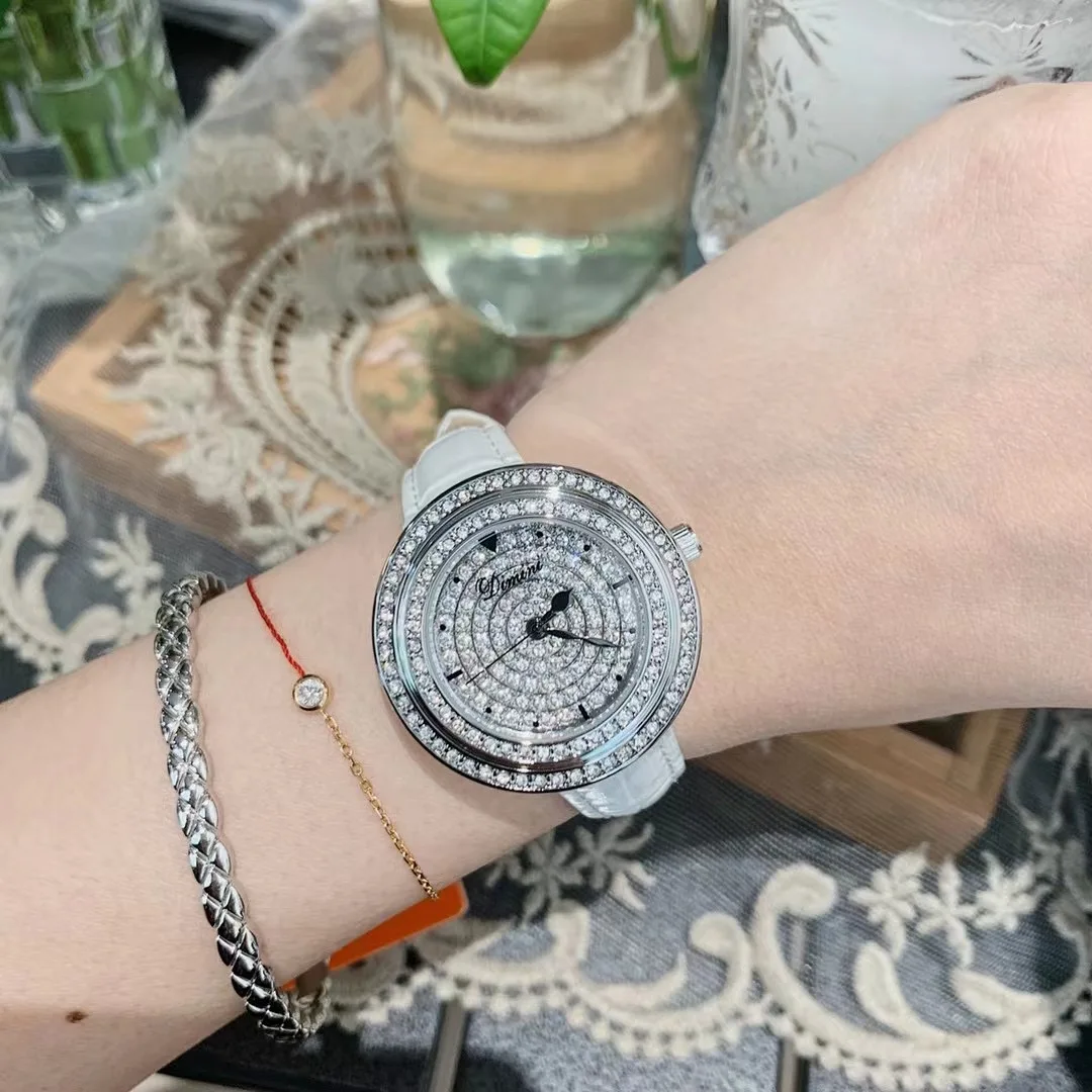 Часы наручные женские кварцевые с фианитами простые элегантные ремешком из