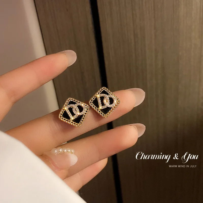 

Trendy Letter DO Pendant Earrings for Women Black Square Rhinestone Ladies Party Wedding Shiny Jewelry Gifts for Friends