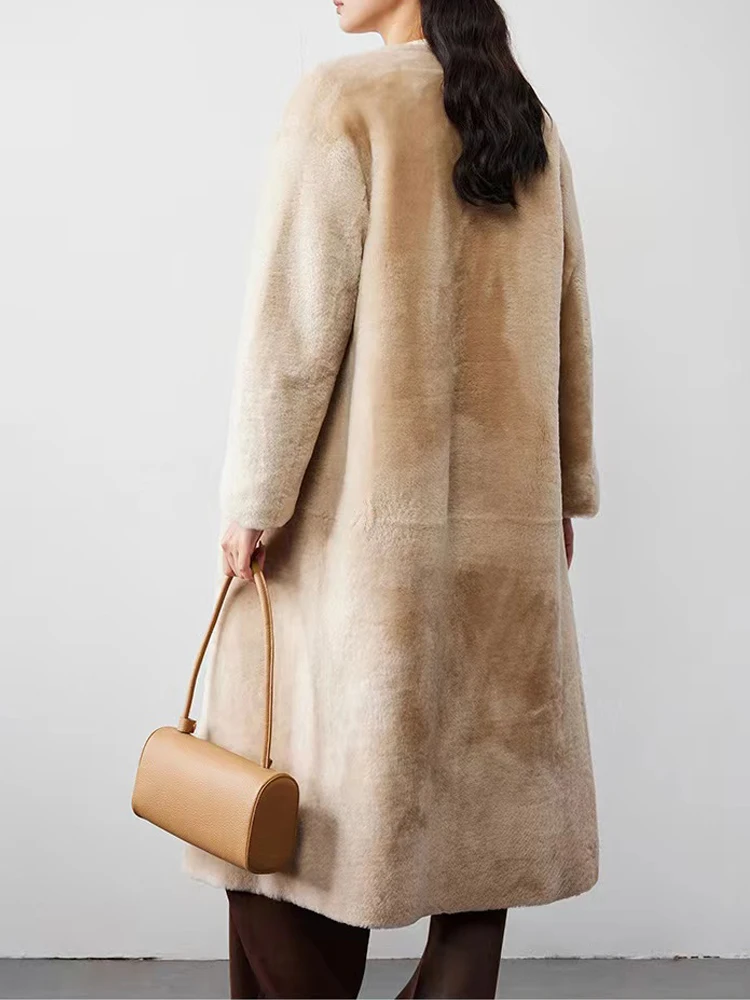 Женское длинное меховое пальто