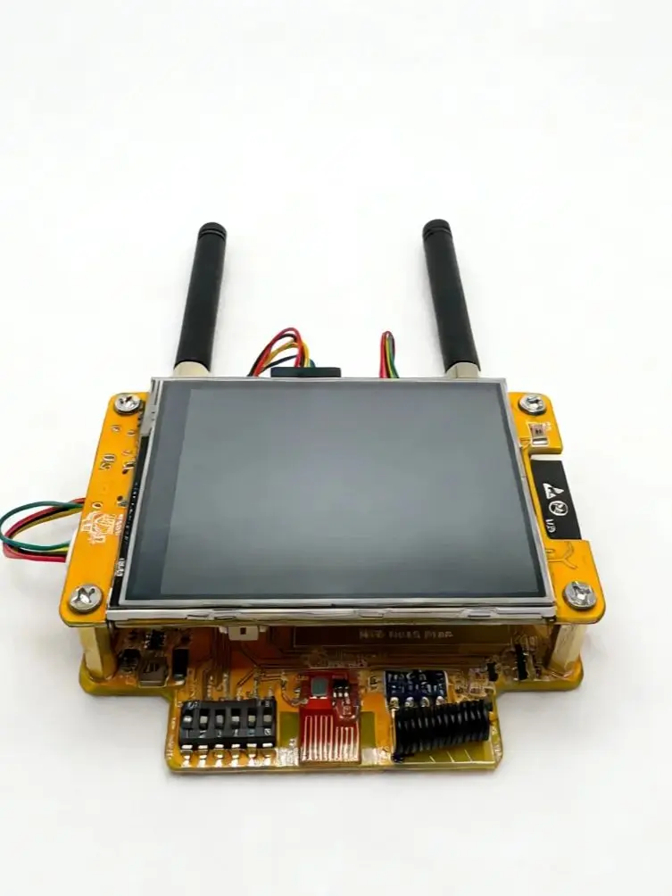 Фото Мультидиапазонный радиочастотный модуль NM-RF-Hat Companion Hat для ESP32-2432S028 Bruce CYD CC1101 nRF24 PN532 IR TX/RX 433M OOK с управлением питанием и слотом для TF-карты №5