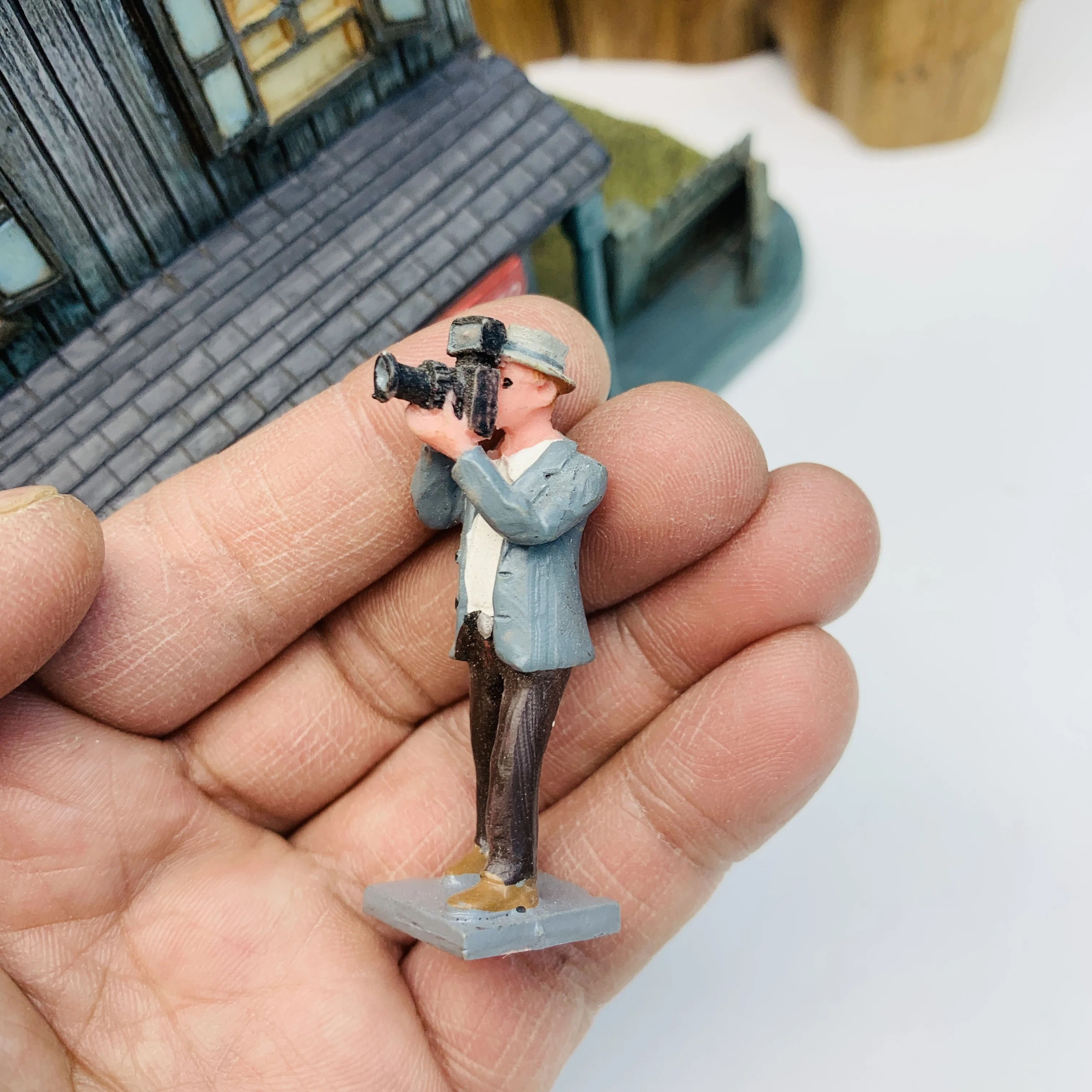 

Миниатюрная скульптура из смолы