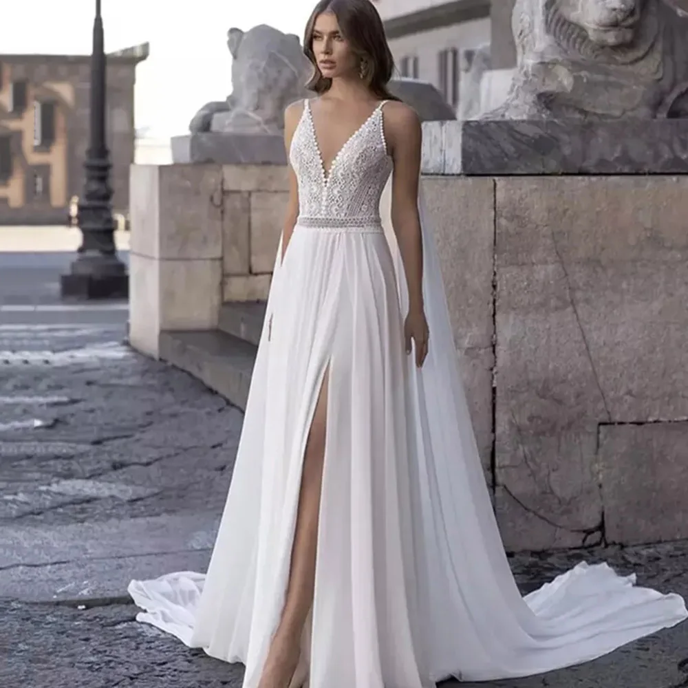 

2022 Bohemian Deep V-Neck Wedding Dress High Split Sleeveless Lace Applique Beach Bride Gown Court Train Civil Robe De Mariée