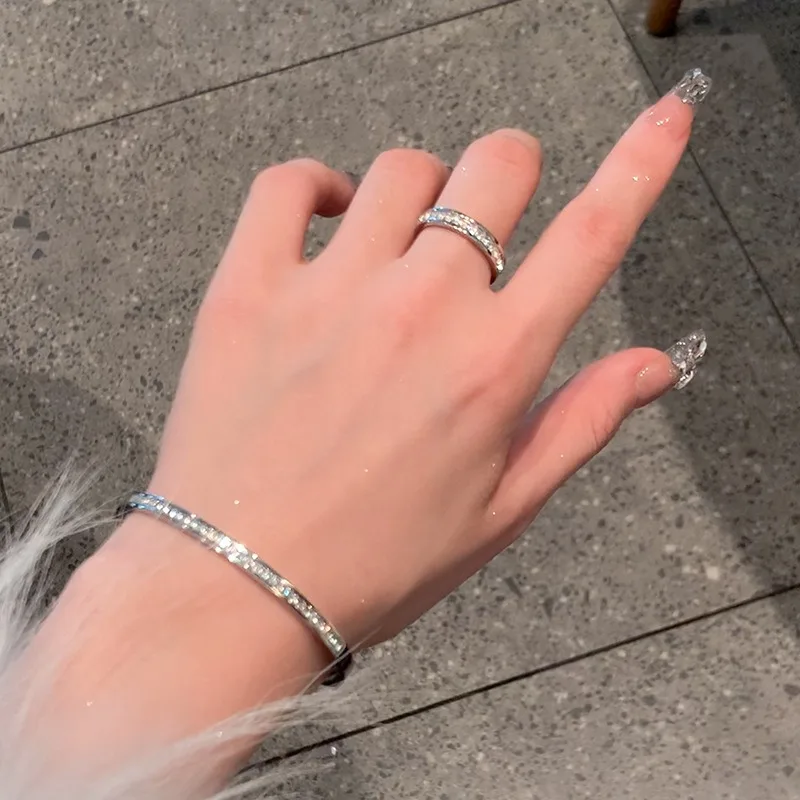 Классический квадратный браслет из искусственной стали