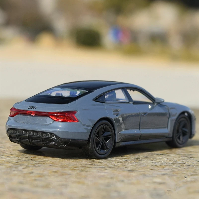 Модель спортивного автомобиля WELLY 1:36 Audi RS e-tron GT из сплава модель литая