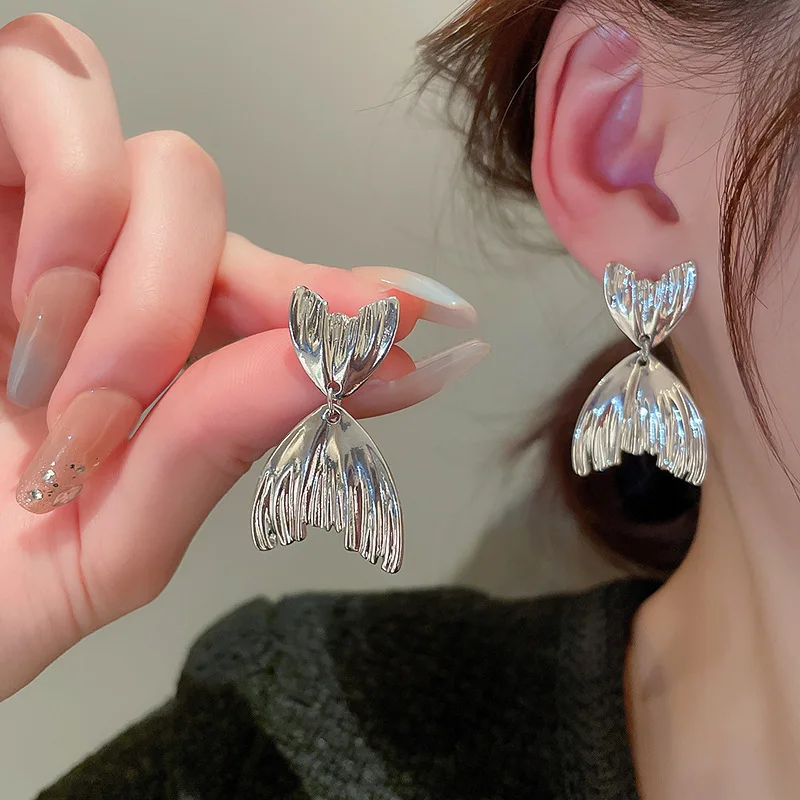 

2023 Korean New Light Luxury Zircon Fishtail Metal Stud Earrings For Women Fashion Crystal Imitation Gold Earring Girl Jewelry