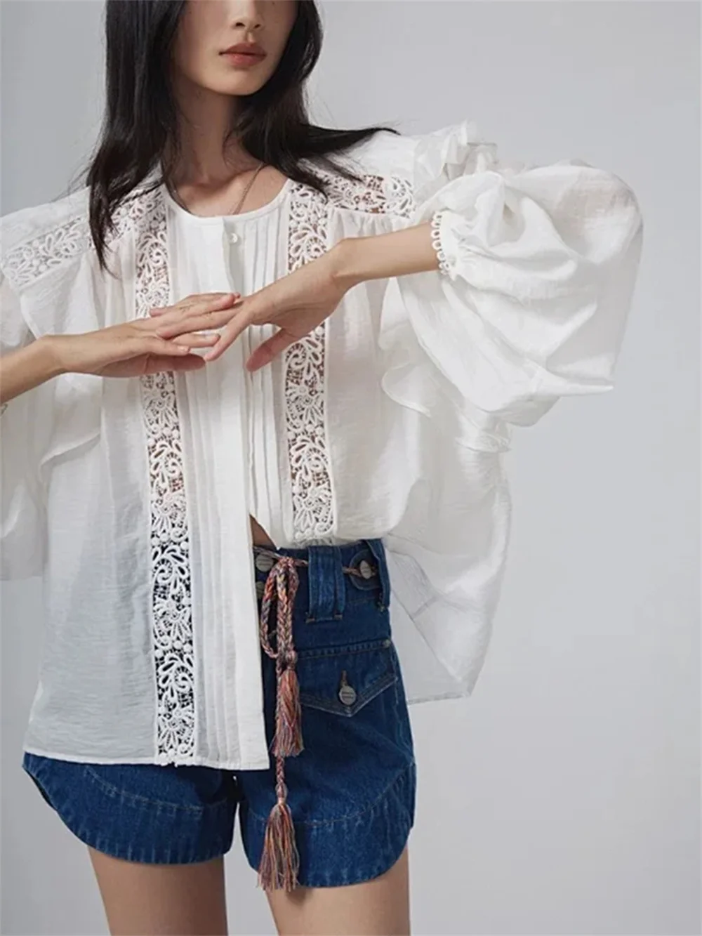 

Lace Stitching Women White Shirt O-neck Covered Buttons Elegant Ruffles Female Hollow out Blouse 2023 Early Autumn
