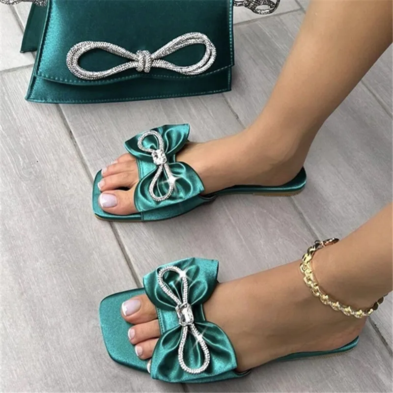 

Slippers Women's Large Size 36-42 Flat Bottom One Line Sandals 2022 New Bowknot Rhinestone Exposed Women Shoes