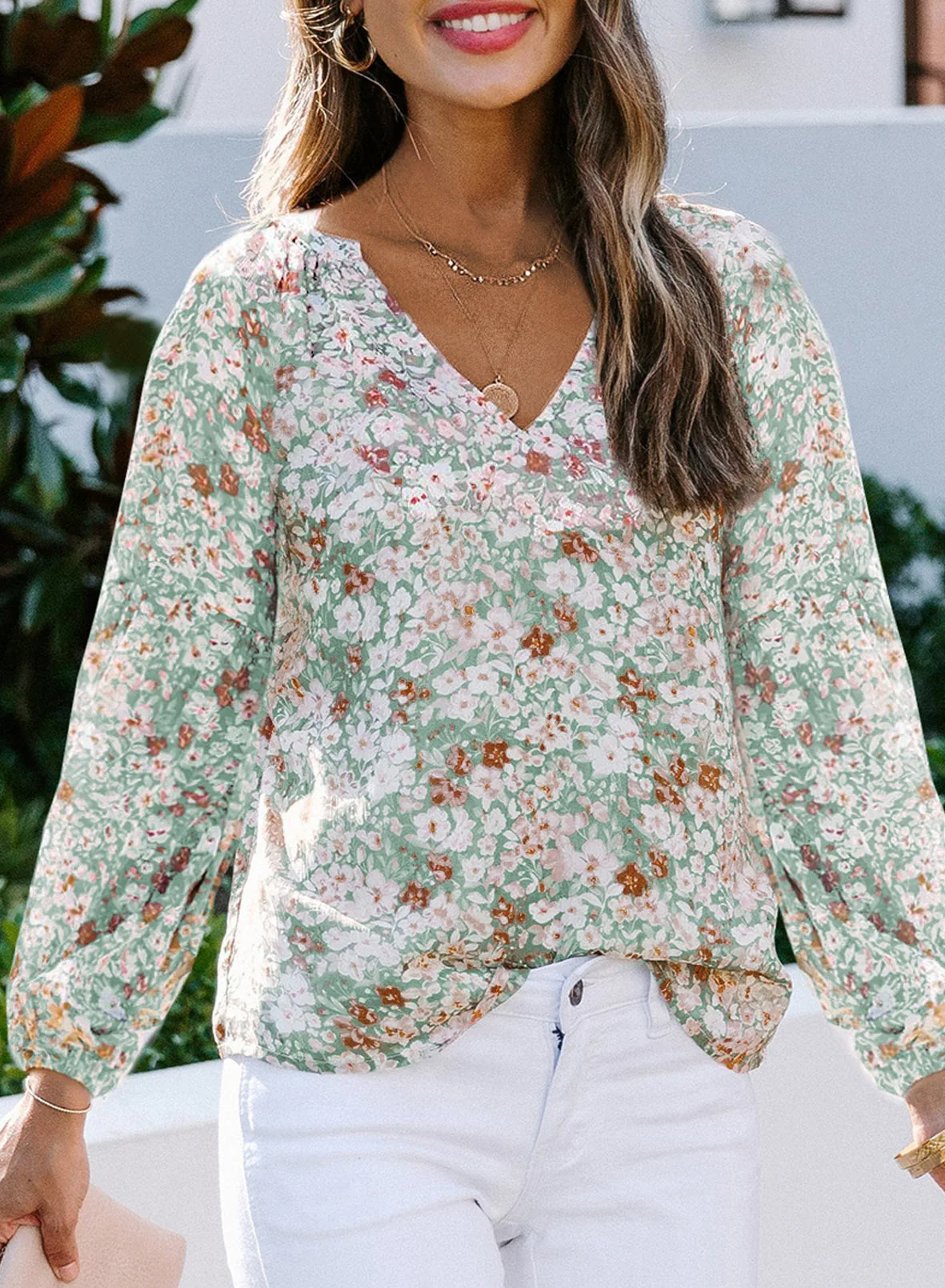 

Женская одежда в европейском и американском стиле на весну и лето, Свободная шифоновая рубашка с V-образным вырезом и рукавами-фонариками и цветочным принтом