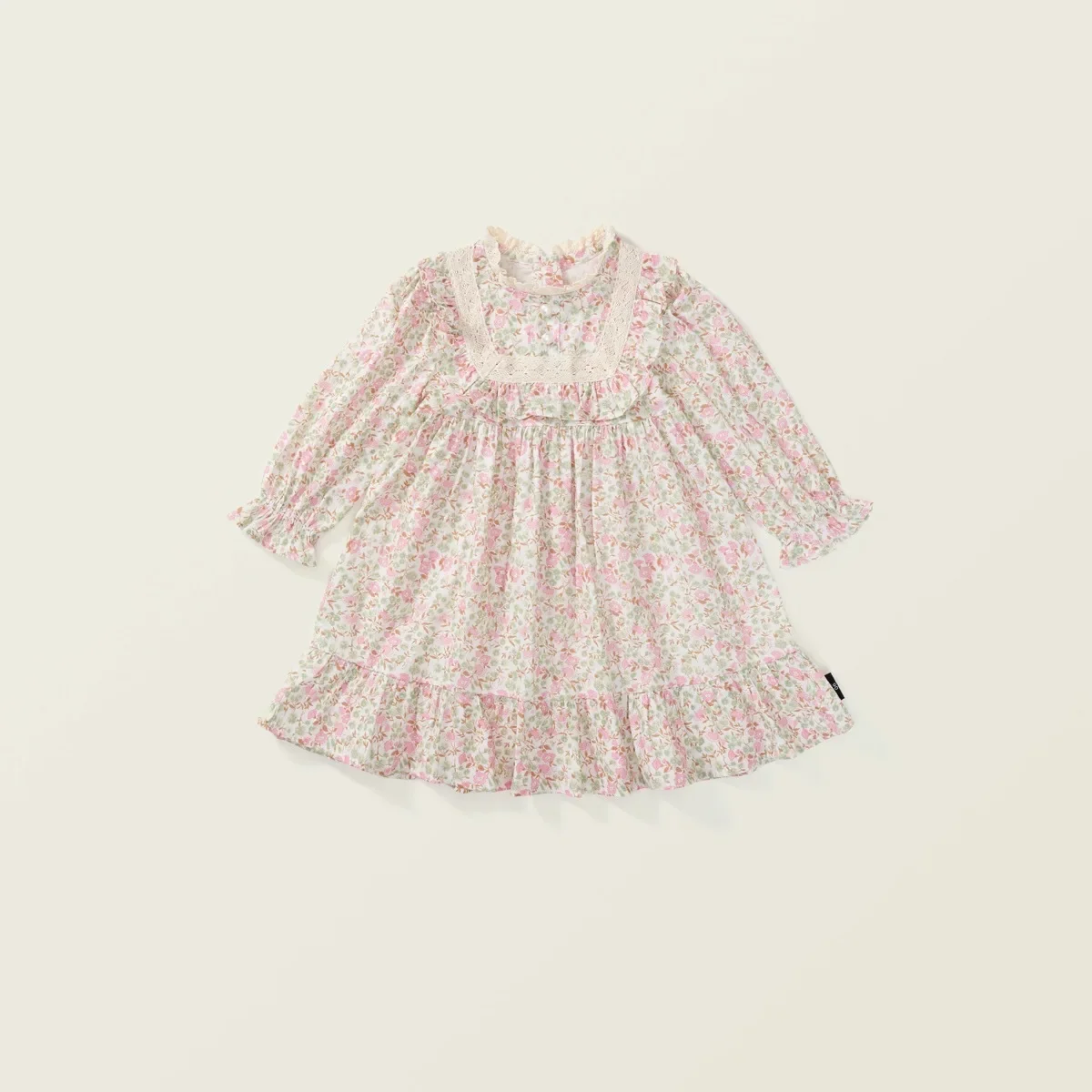 Розовое осеннее платье принцессы с длинными рукавами-фонариками и кружевом