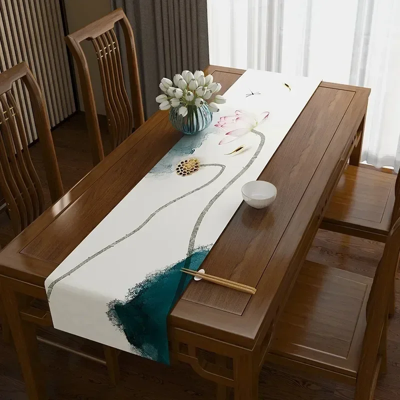 

Скатерть-дорожка из льна с принтом лотоса