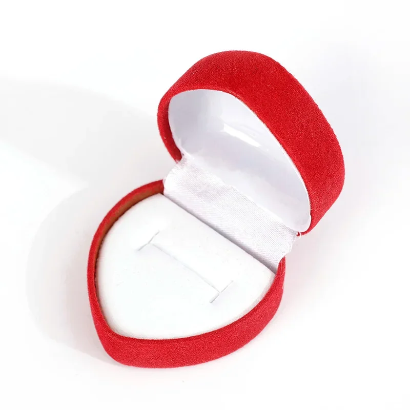 

Флокированные красные коробочки для колец