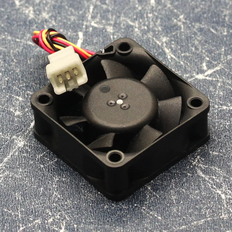 MAGIC MGT4024ZR-R15 DC 24V 0.13A 40x40x15 мм 3-проводной Вентилятор охлаждения сервера