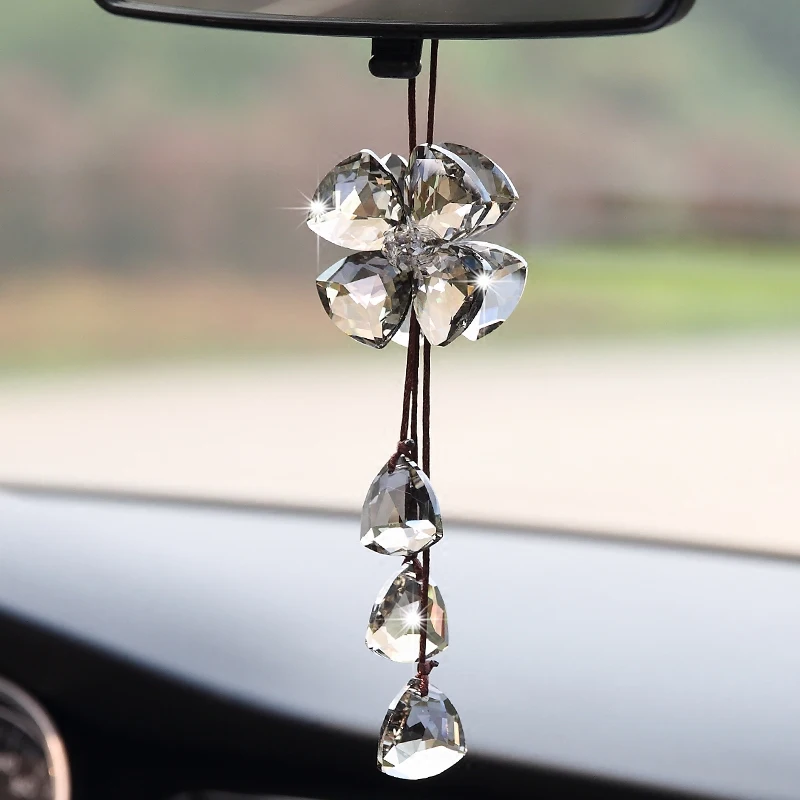 

Fashionable and creative four leaf clover crystal car pendant car pendant car pendant car car car car decoration