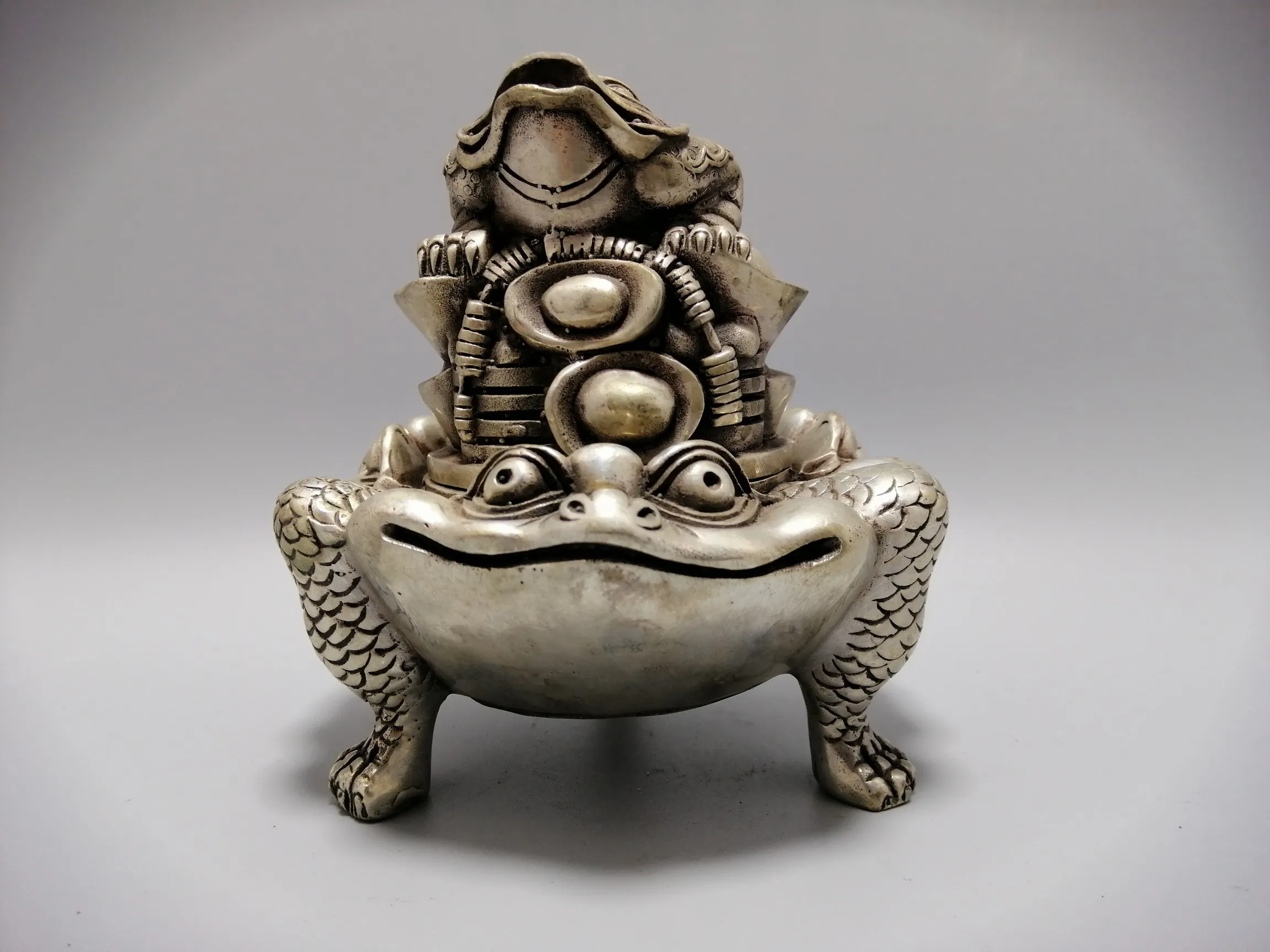 

Collect China Fine Workmanship Cupronickel Auspicious Wealth The Golden ToadIncense Censer Sculpture Metal Crafts Decoration