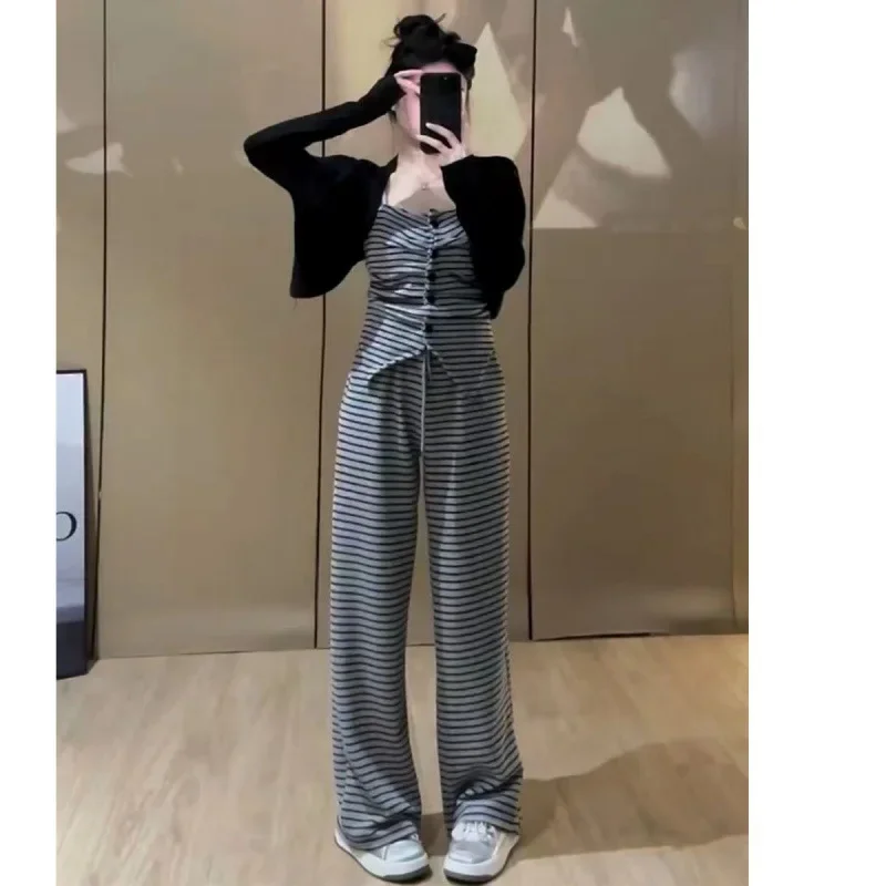 Модный полосатый комплект из трех предметов новинка лета 2024 разглаживающий