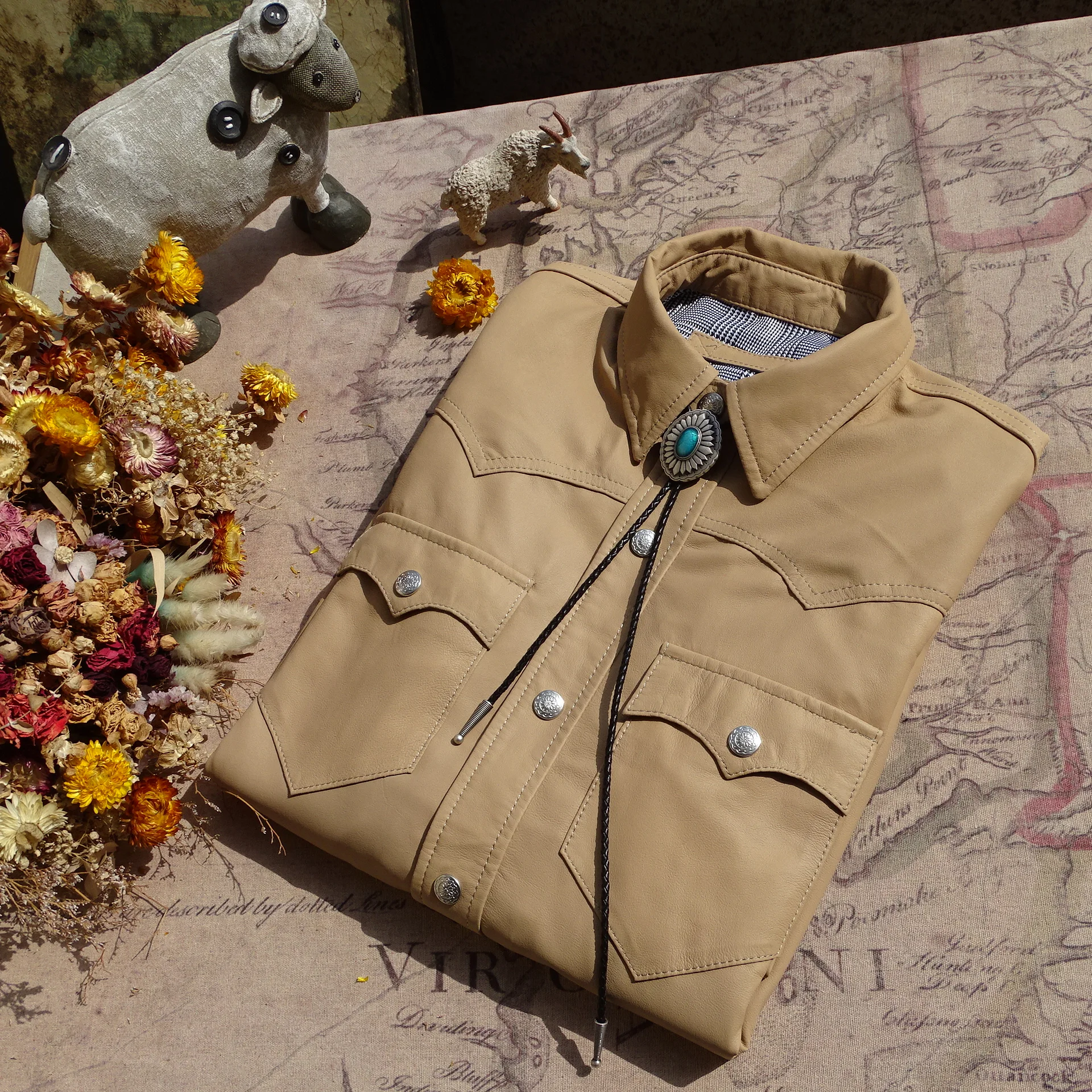 

[Полуподкладка: осмелюсь показать скрытое место] десять тысяч юаней Роскошная кожа YKK Серебряная резная Кнопка светильник шелковая рубашка