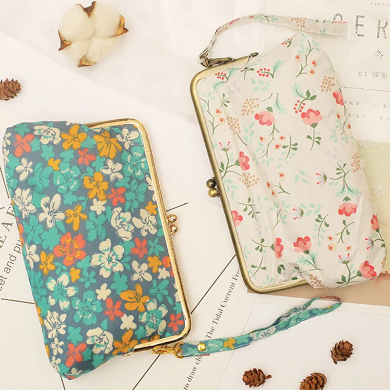 

Flat handle 50% off small flower umbrella with colored glue for sun protection and UV protection.