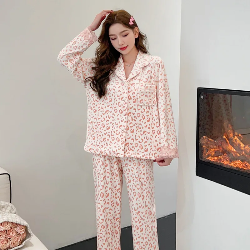 Autumn and Winter 2023 Ladies New Island Velvet Pajamas Sweet Leopard Print Long Sleeve Loose plus Size Homewear Suit