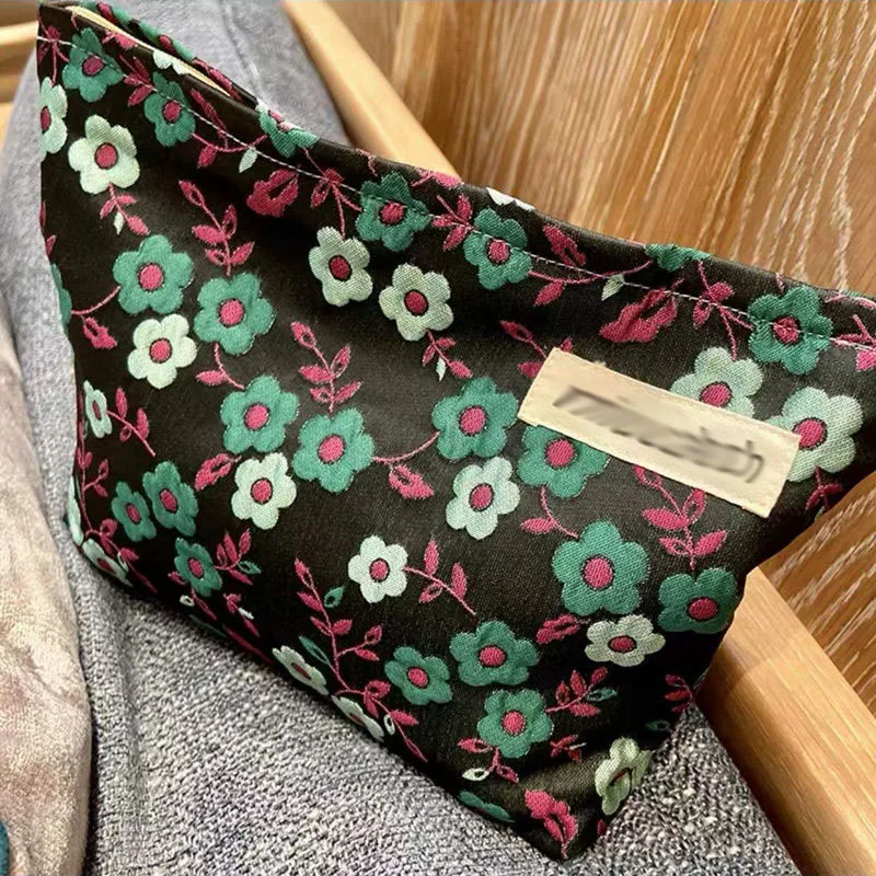 Косметичка с цветущими цветами маленький красный цветок зеленый синий черный