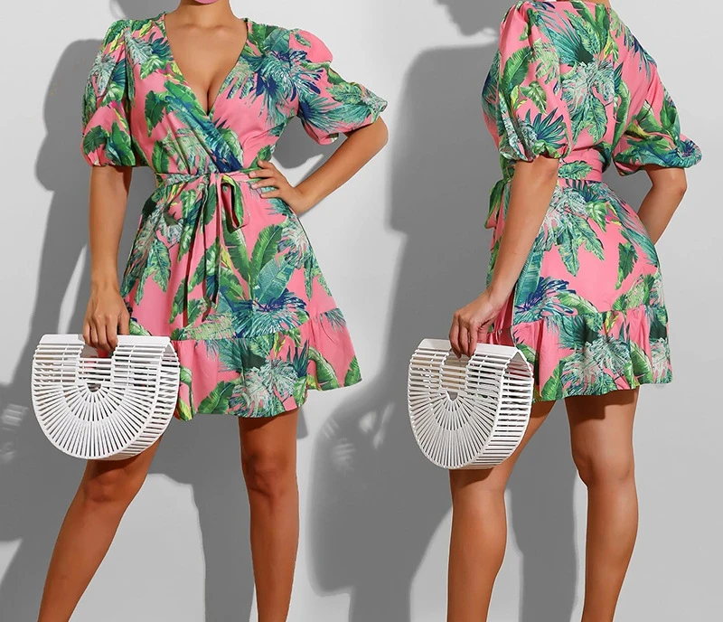 

Женское платье с коротким рукавом и V-образным вырезом