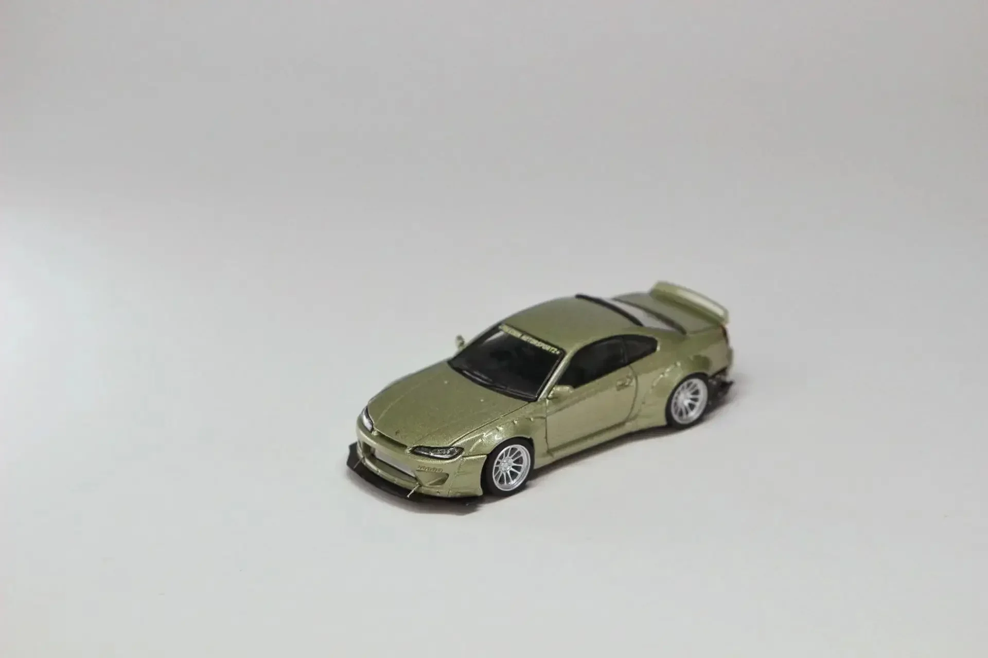Литая под давлением модель автомобиля SW 1:64 Slivia S15 Rocket Bunny
