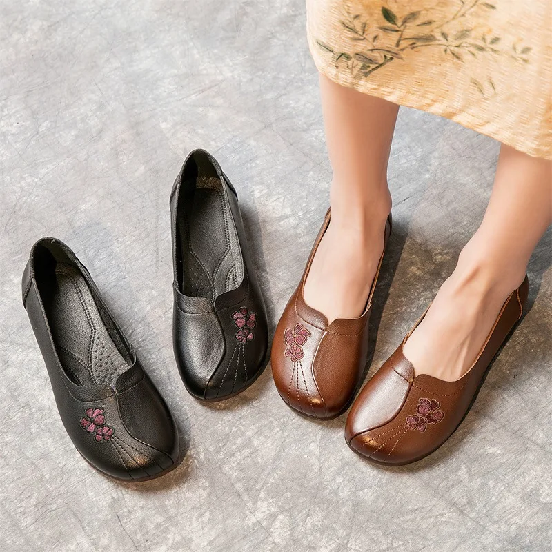 

Кроссовки женские из натуральной кожи на низком каблуке