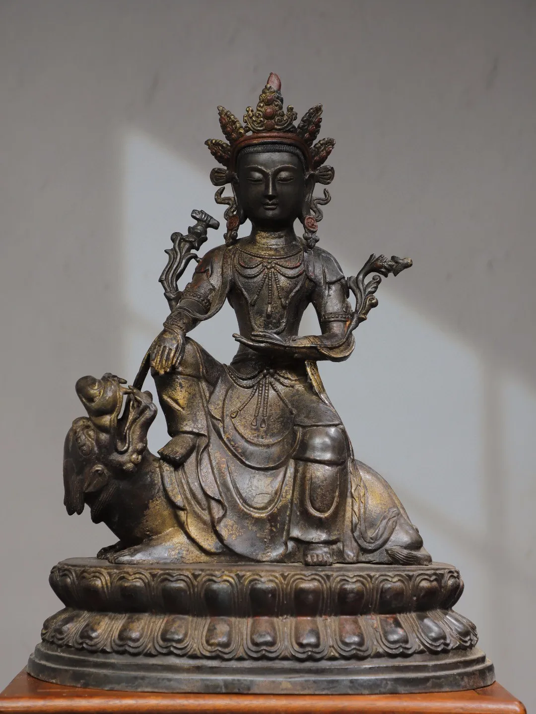 Тибетская латунь Будда бронзовая глина Золотая Верховая зверь манджусри