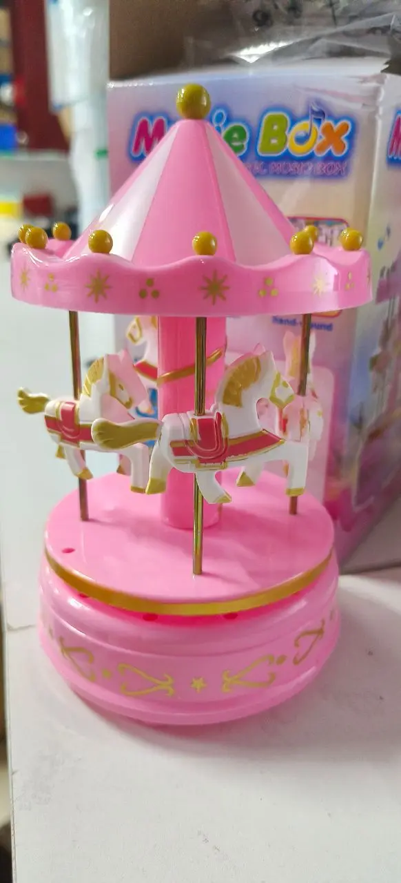 Роскошная вращающаяся карусель для украшения Дня Святого Валентина заводная