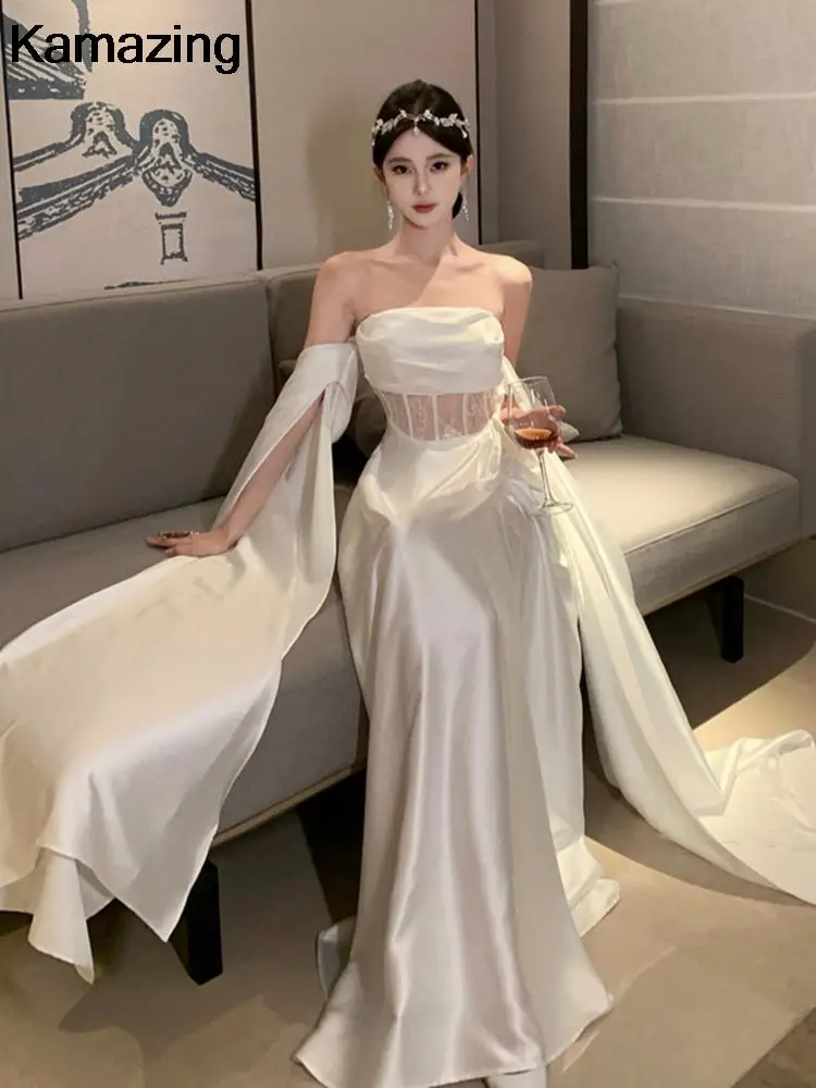 Женское платье с открытыми плечами