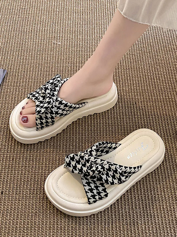 

Slippers Platform Flat Shoes Female Luxury Slides Slipers Women Designer 2023 PU Fabric Rubber Shoes Slippers flip flops