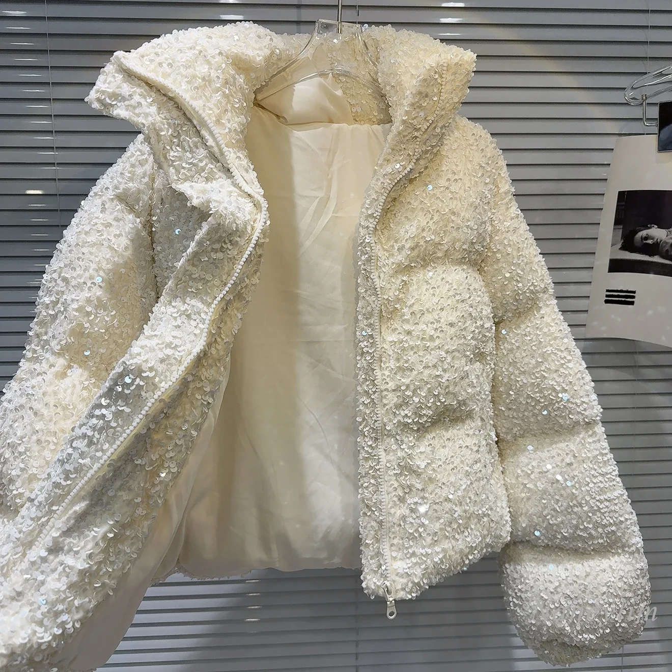 2024 зимнее пальто на подкладке утином пуху женское новое сверкающее с блестками