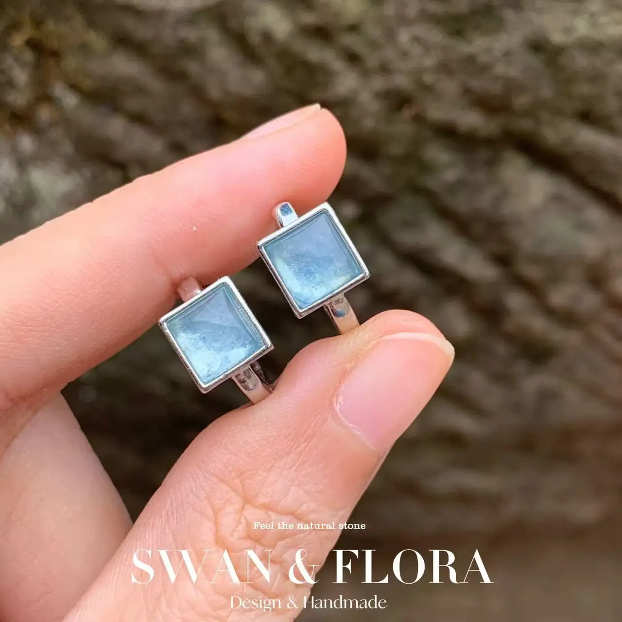 Медные серьги-кольца с натуральным аквамарином