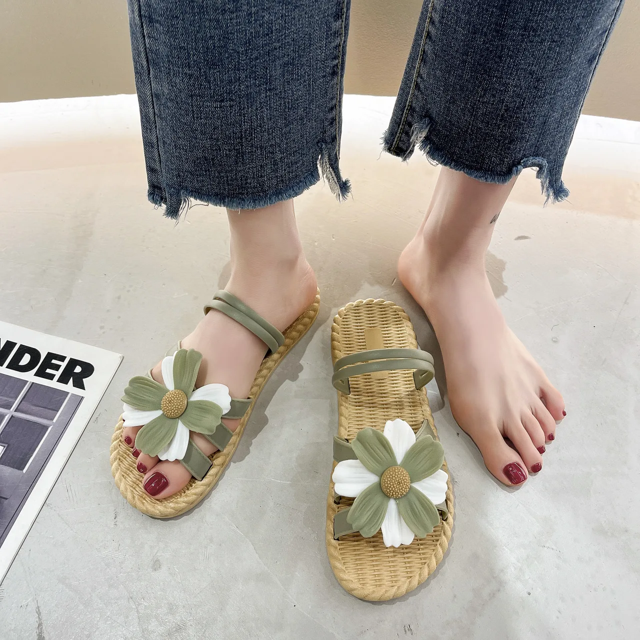 

Woman White Sneakers Autumn Casual Women's Beach Flats Elegant Sandals Summer 2022 Elegant Luxury Woman's Slippers Flip Flops