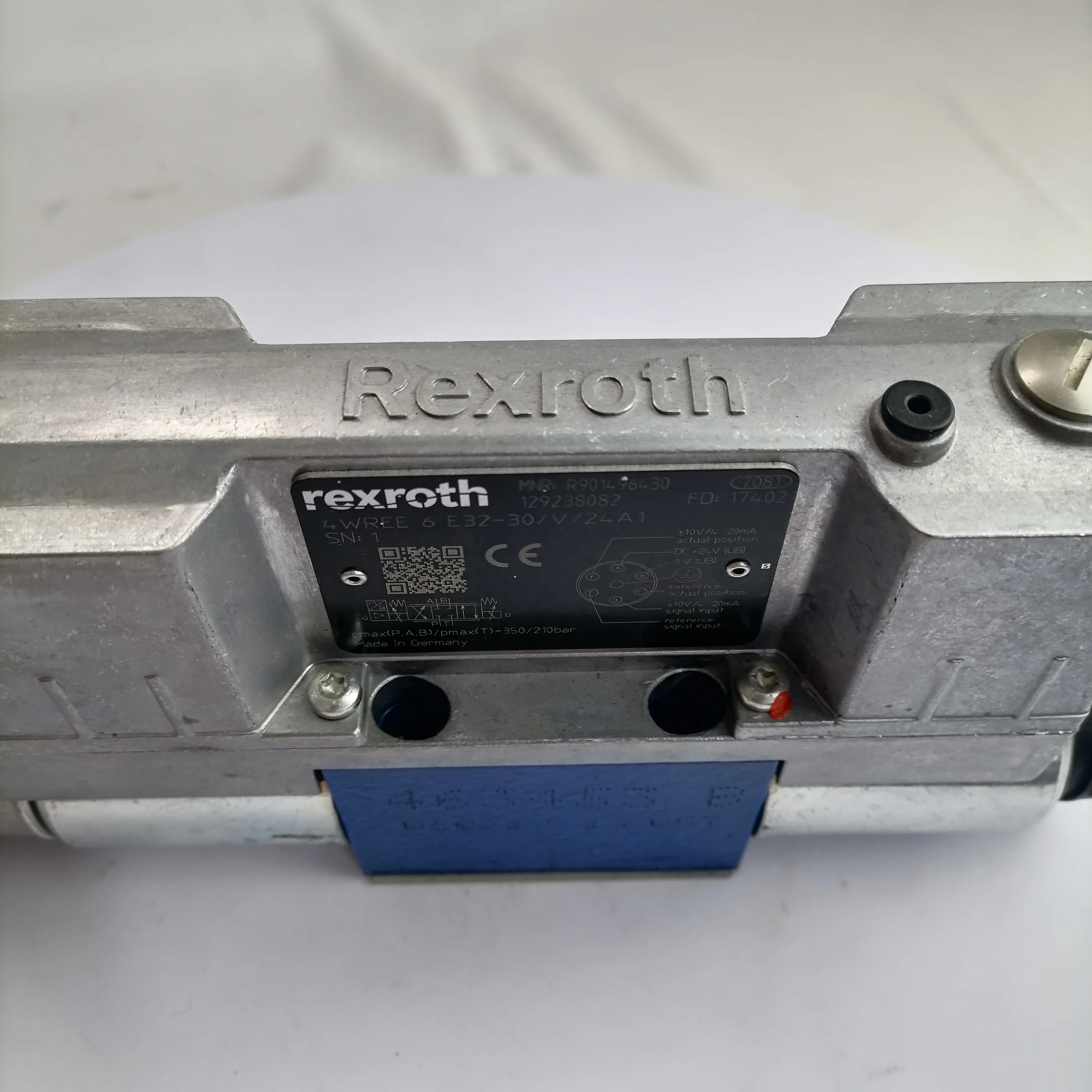 Пропорциональный распределительный клапан 4WREE Rexroth R 901496430 4WREE6E32-3X/V/24A1