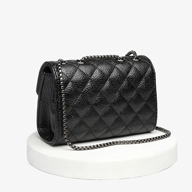 Рисунок 6 - Однотонная черная стеганая кожа