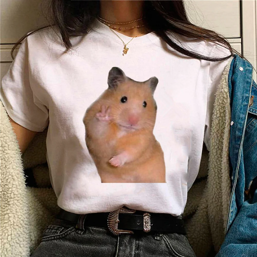 

Женская футболка с рисунком в стиле ретро