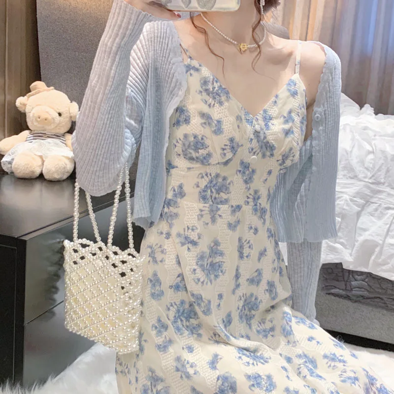 

2022 Fashion Dress high sense blue broken flower suspender dress children's street explosion age reduce