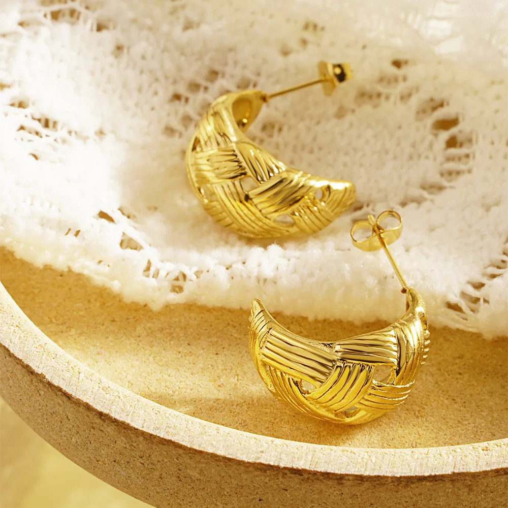 Женские массивные золотые серьги-гвоздики в форме капли воды модные