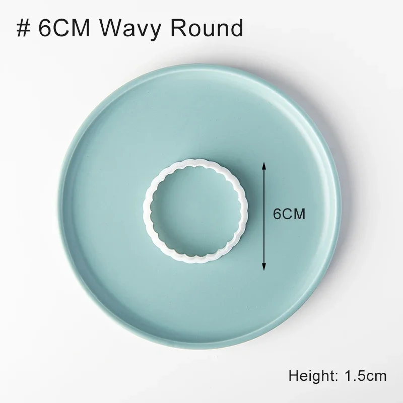 

Пластиковая форма для вырезания теста квадратная волнистая