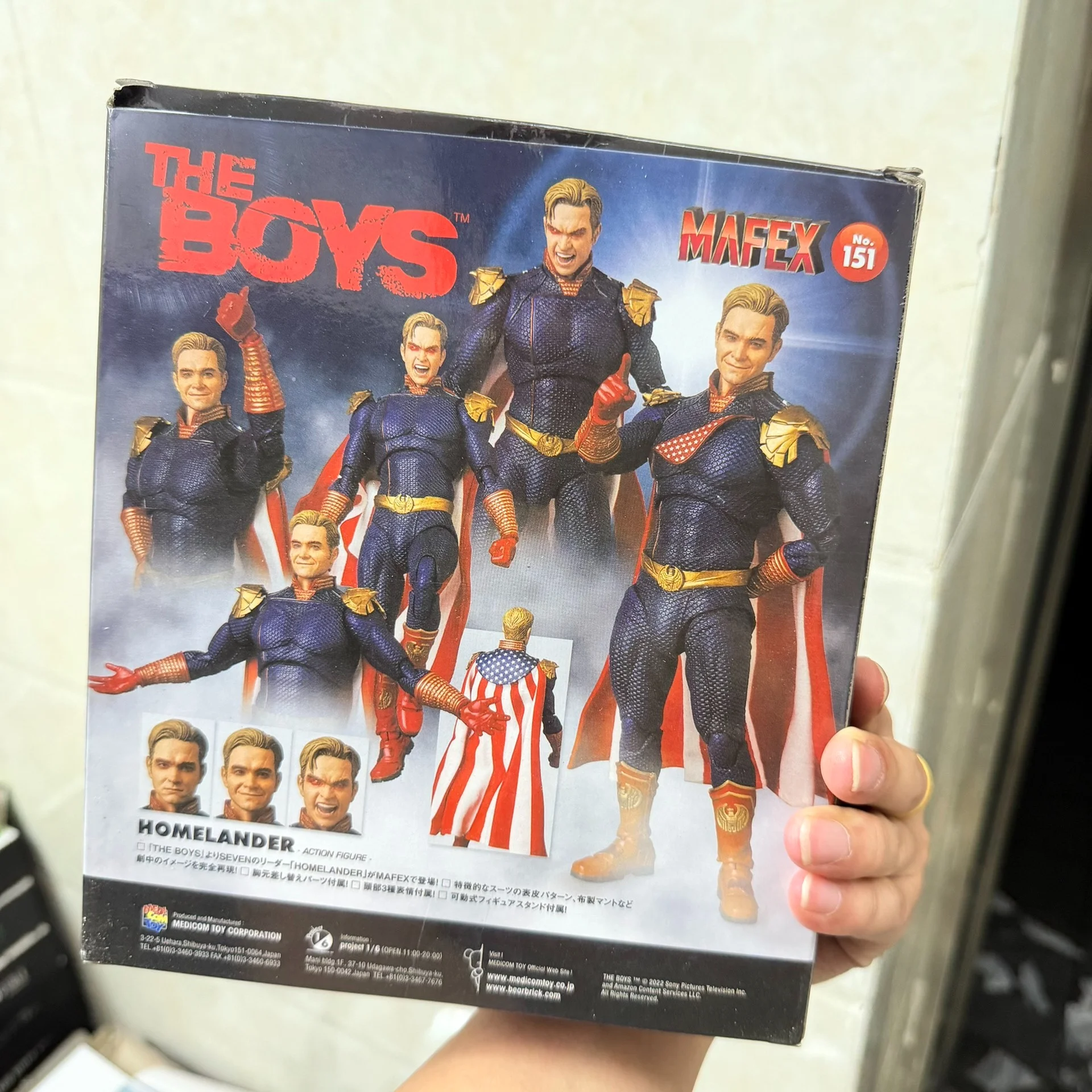 Фото Коллекционная эксклюзивная фигурка Mafex Homelander The Boys Blood Splatter Ver No 151 – идеальный подарок для взрослых коллекционеров №5