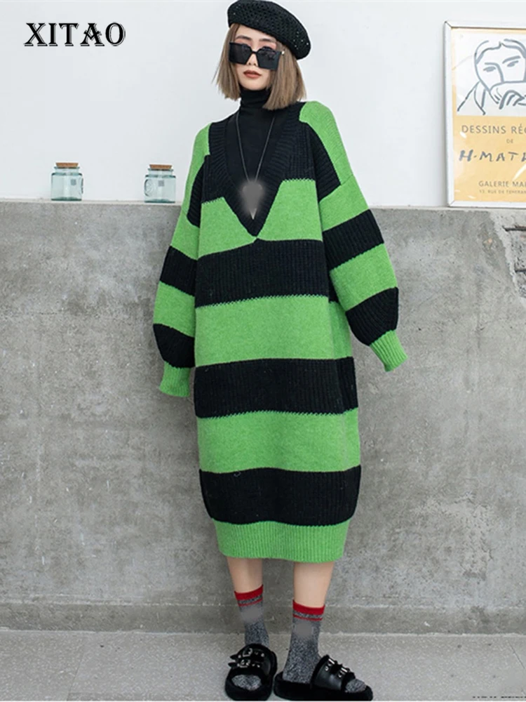

XITAO Korean Style Knitting Dress V-neck striped Pullover Long Women Loose Spliced Personality 2022 Winter Sweaters New SMH10180