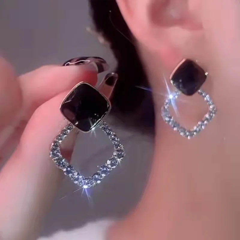 

2022 925 sterling silver Fashion design advanced sense diamond earrings new fashion Korean temperament net red silver needle