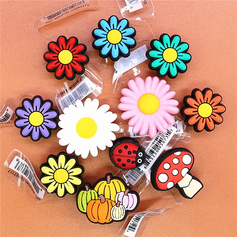 Dropshipping 1pcs Cute Pumpkin Mushroom PVC Shoe Charms Daisy Accessories Ladybug Flowers Decorations fit Bracelet Kids Gifts